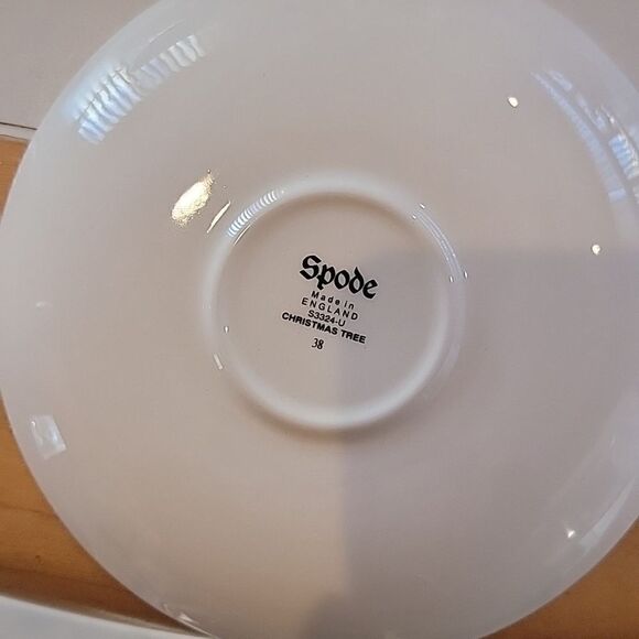 Vintage Spode Christmas tea cups/saucers 7oz. Set of 6 - Picture 5 of 9